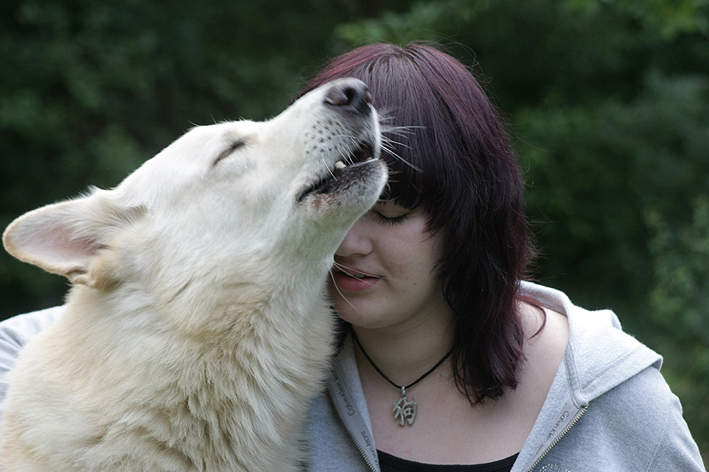 Karhu mit Malin; Mai 2011 ; Foto: Peter von D&ouml;llen