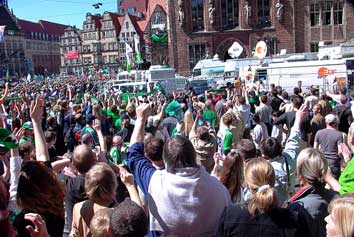 Blick von den Domtreppen zum Marktplatz